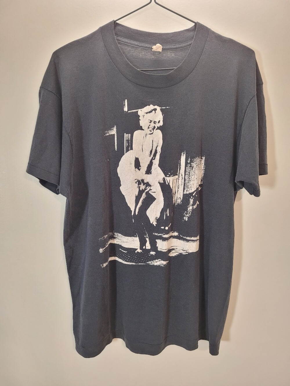 Vintage Marilyn Monroe White Graphic Short Sleeve Black Tshirt - Size M
